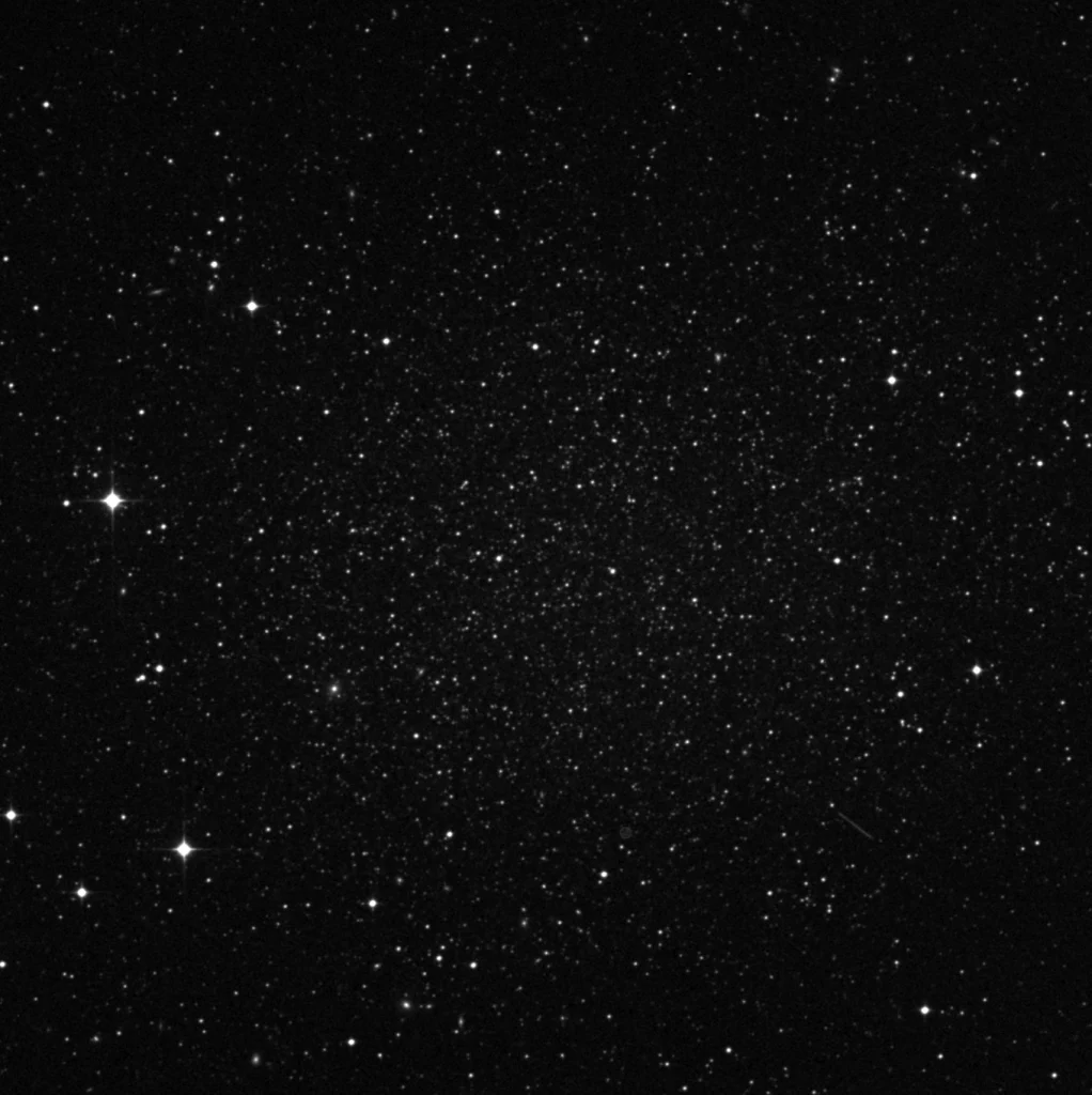 Imagem de referência (DSS2) de ESO351-030 — Sculptor Dwarf Elliptical — objeto ainda não capturado no observatório