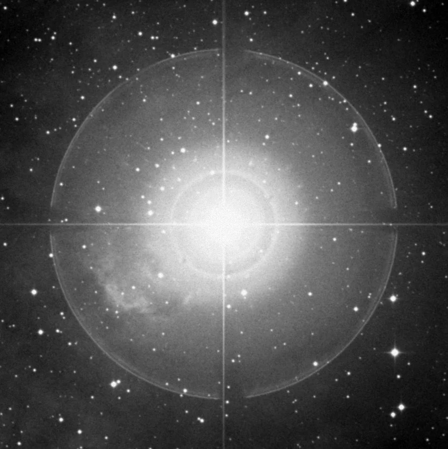 Imagem de referência (DSS2) de IC 1318 — gam Cyg — objeto ainda não capturado no observatório