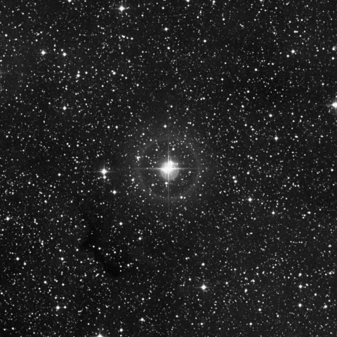 Imagem de referência (DSS2) de IC 1396 — Nebulosa da Tromba de Elefante — objeto ainda não capturado no observatório