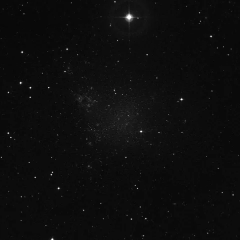 Imagem de referência (DSS2) de IC 1613 — objeto ainda não capturado no observatório