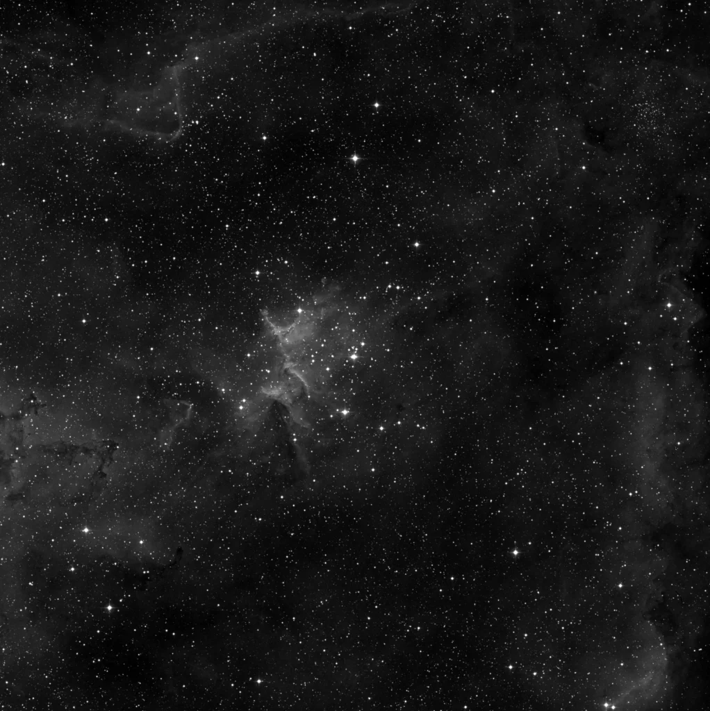 Imagem de referência (DSS2) de IC 1805 — Nebulosa do Coração — objeto ainda não capturado no observatório