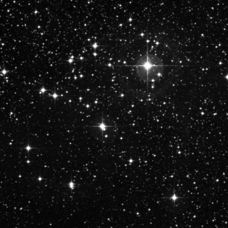 Imagem de referência (DSS2) de IC 2395 — objeto ainda não capturado no observatório