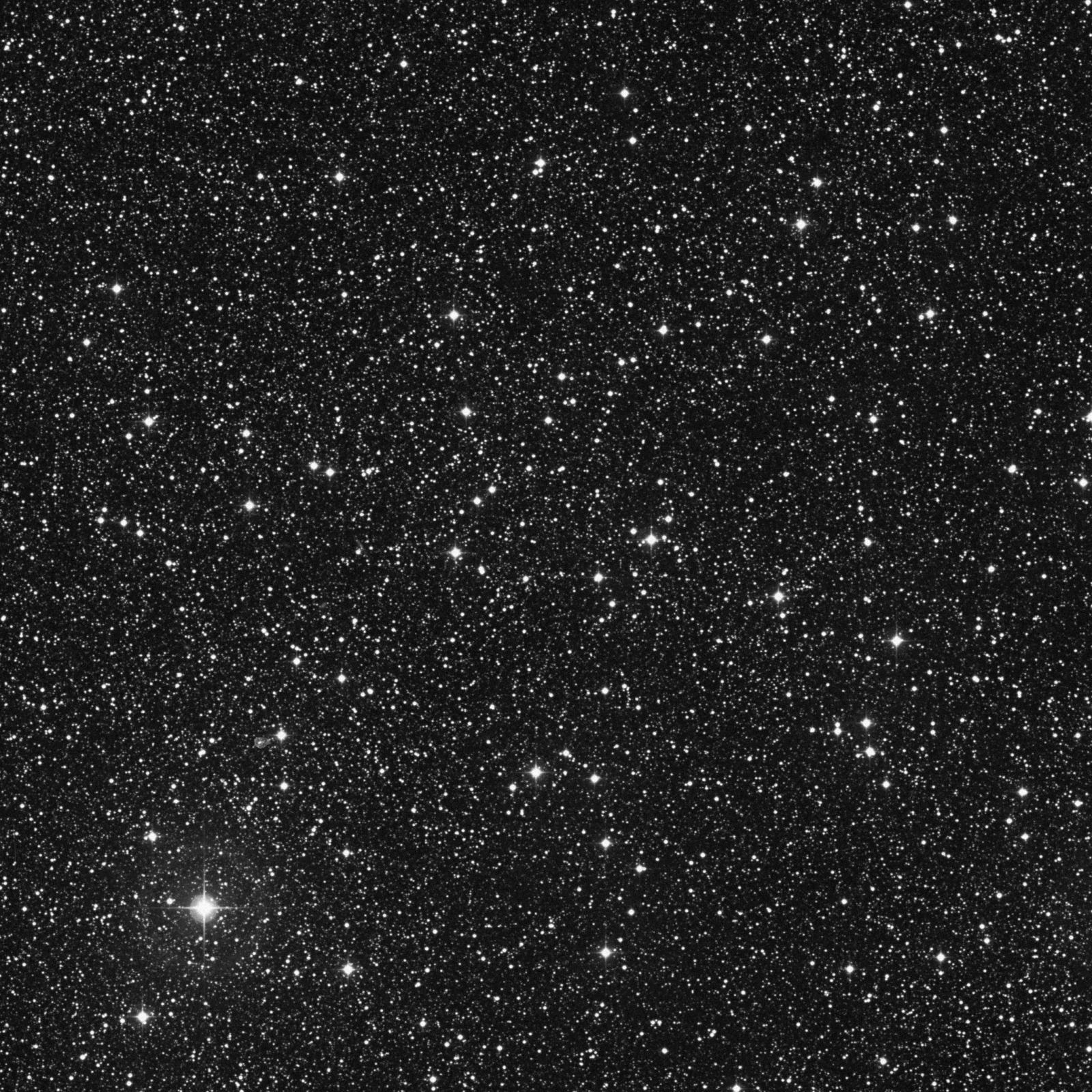 Imagem de referência (DSS2) de IC 4756 — objeto ainda não capturado no observatório