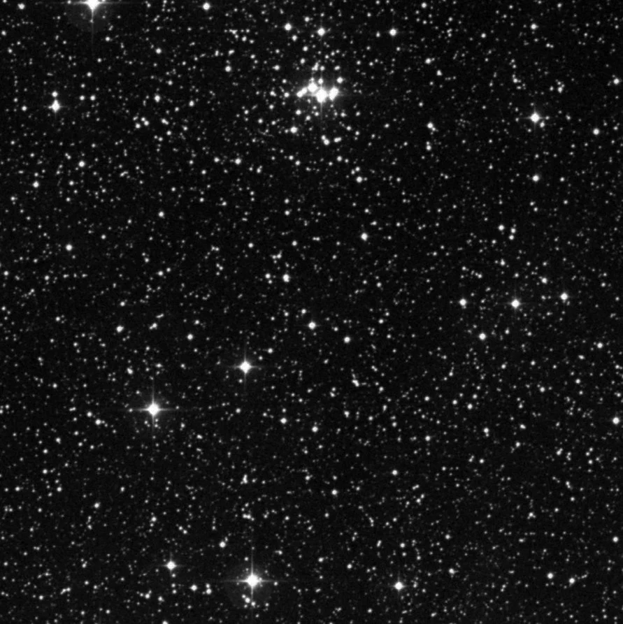 Imagem de referência (DSS2) de IC 4996 — objeto ainda não capturado no observatório