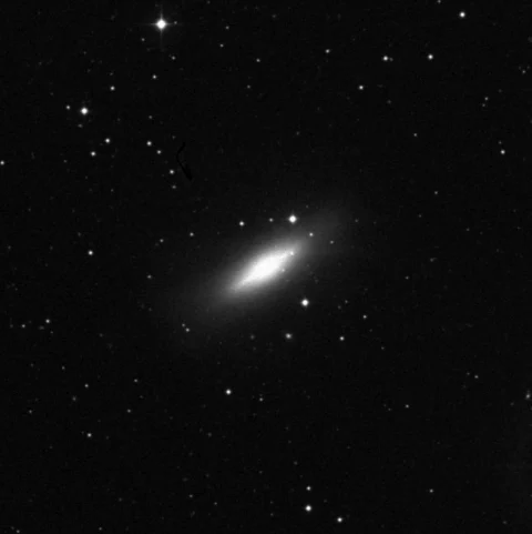 Imagem de referência (DSS2) de M102 — objeto ainda não capturado no observatório