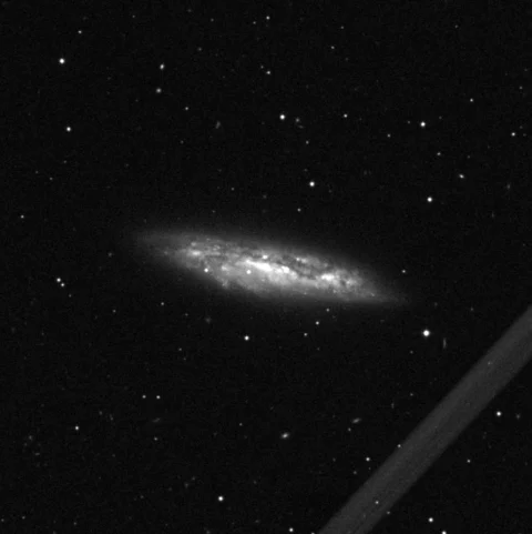 Imagem de referência (DSS2) de M108 — objeto ainda não capturado no observatório