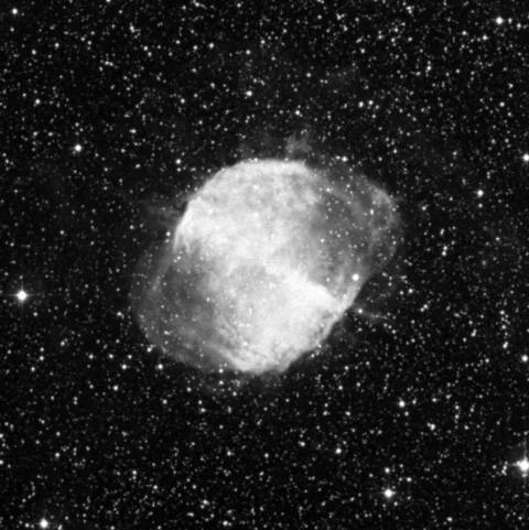 Imagem de referência (DSS2) de M27 — Nebulosa do Haltere — objeto ainda não capturado no observatório