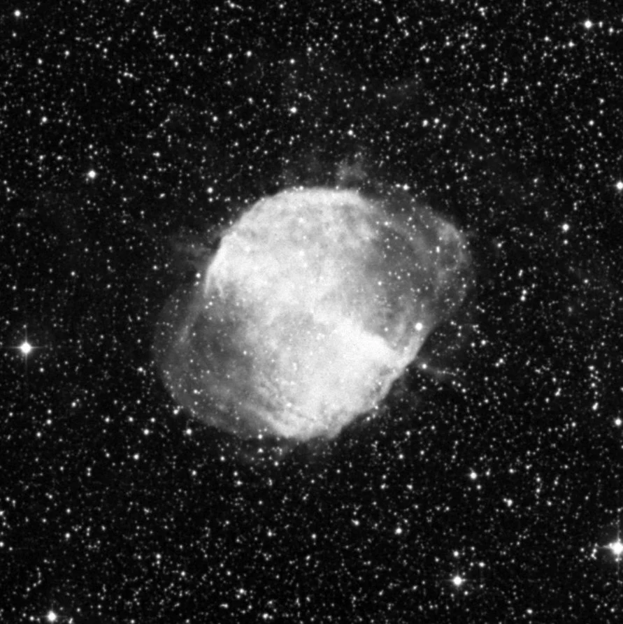 Imagem de referência (DSS2) de M27 — Nebulosa do Haltere — objeto ainda não capturado no observatório