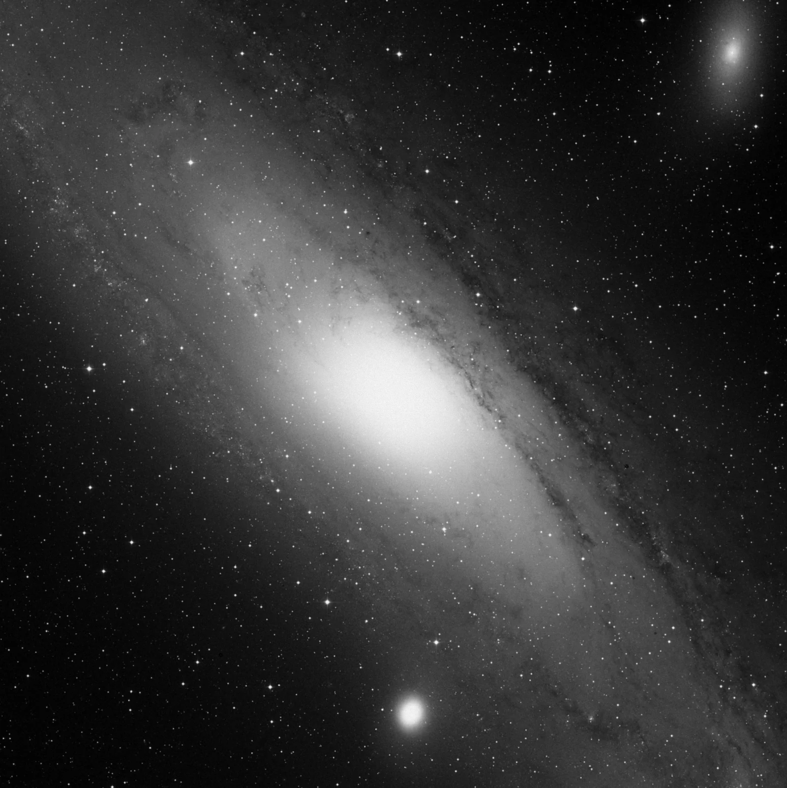 Imagem de referência (DSS2) de M31 — Galáxia de Andrômeda — objeto ainda não capturado no observatório