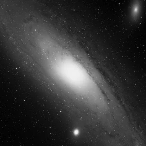 Imagem de referência (DSS2) de M31 — Galáxia de Andrômeda — objeto ainda não capturado no observatório