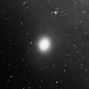 Imagem de referência (DSS2) de M32 — Galáxia satélite de Andrômeda — objeto ainda não capturado no observatório