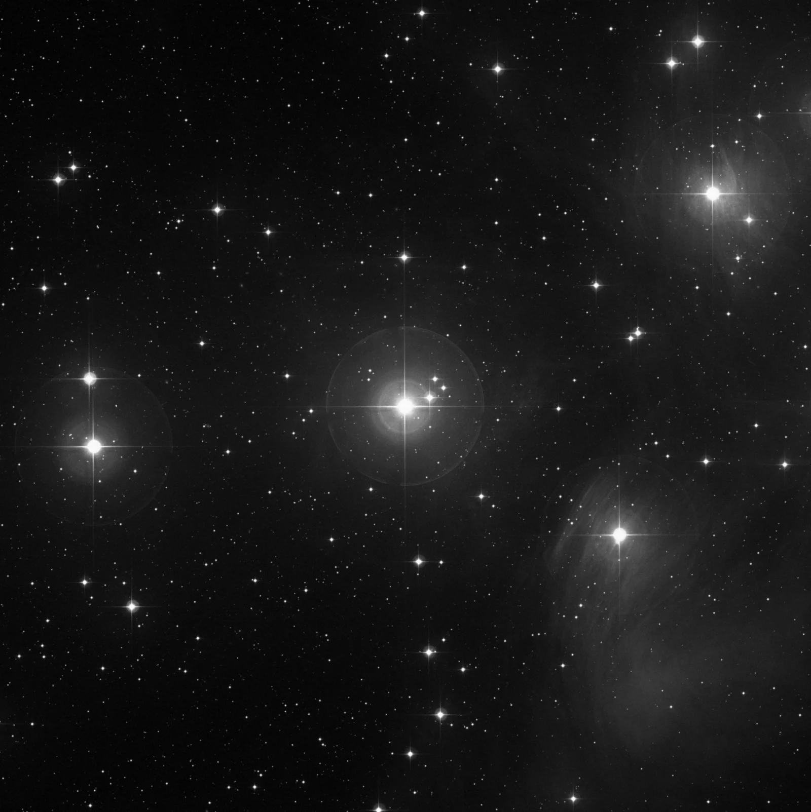 Imagem de referência (DSS2) de M45 — Plêiades — objeto ainda não capturado no observatório