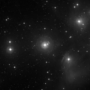 Imagem de referência (DSS2) de M45 — Plêiades — objeto ainda não capturado no observatório