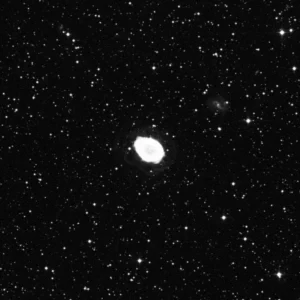 Imagem de referência (DSS2) de M57 — Nebulosa do Anel — objeto ainda não capturado no observatório