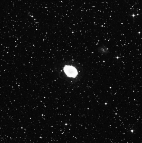 Imagem de referência (DSS2) de M57 — Nebulosa do Anel — objeto ainda não capturado no observatório