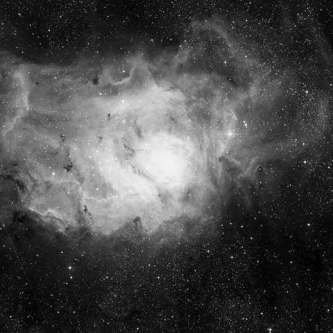 Imagem de referência (DSS2) de M8 — Nebulosa da Lagoa — objeto ainda não capturado no observatório