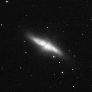 Imagem de referência (DSS2) de M82 — Galáxia do Charuto — objeto ainda não capturado no observatório