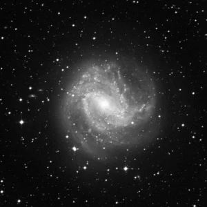 Imagem de referência (DSS2) de M83 — Galáxia do Cata-vento do Sul — objeto ainda não capturado no observatório