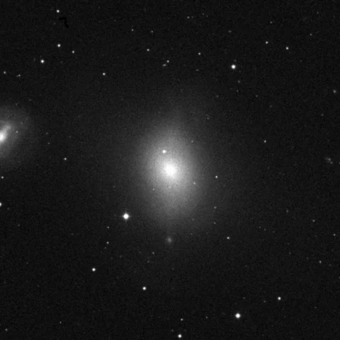 Imagem de referência (DSS2) de M85 — objeto ainda não capturado no observatório