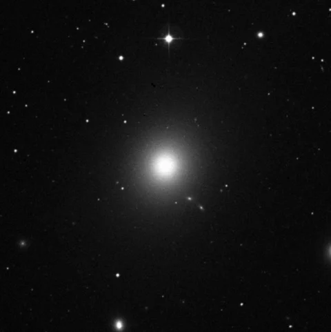 Imagem de referência (DSS2) de M87 — Virgo A — objeto ainda não capturado no observatório