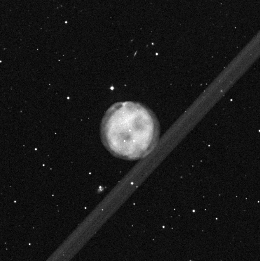 Imagem de referência (DSS2) de M97 — Nebulosa da Coruja — objeto ainda não capturado no observatório