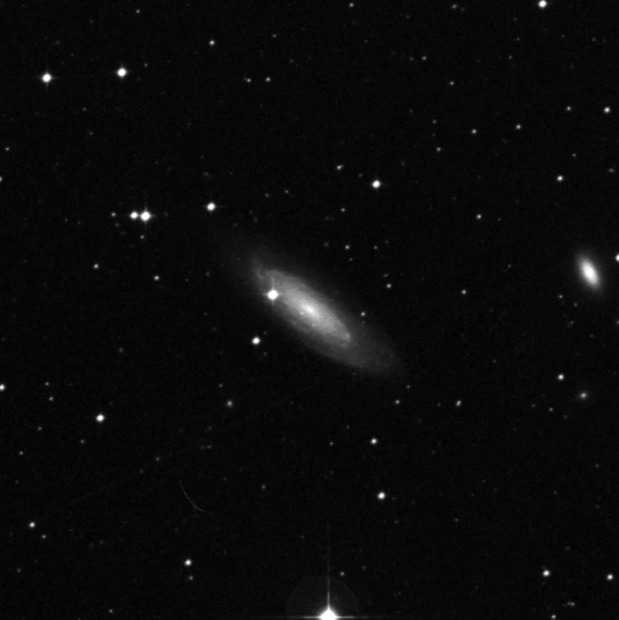 Imagem de referência (DSS2) de NGC 1325 — objeto ainda não capturado no observatório