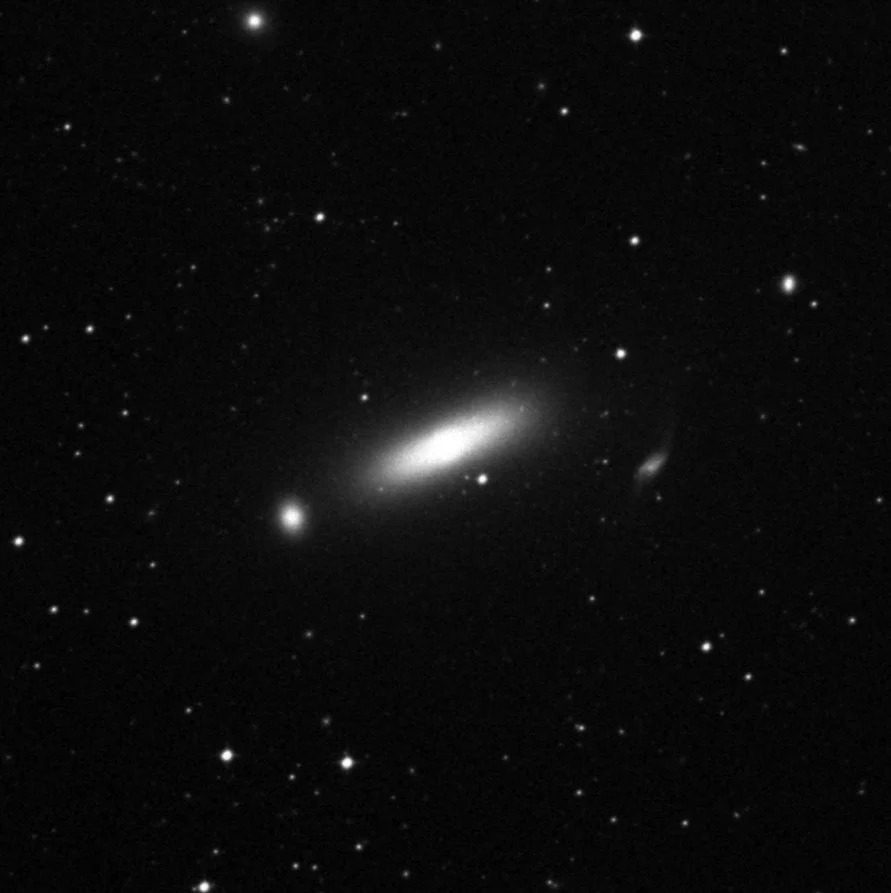 Imagem de referência (DSS2) de NGC 1332 — objeto ainda não capturado no observatório