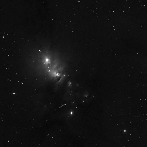 Imagem de referência (DSS2) de NGC 1333 — objeto ainda não capturado no observatório