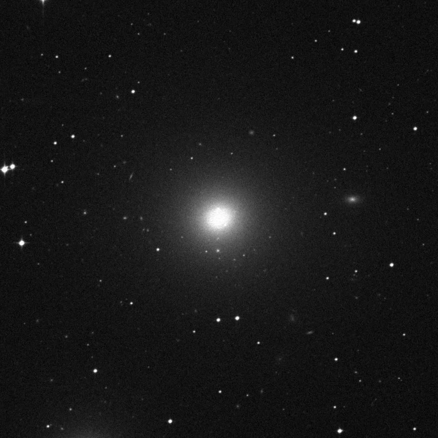 Imagem de referência (DSS2) de NGC 1399 — objeto ainda não capturado no observatório