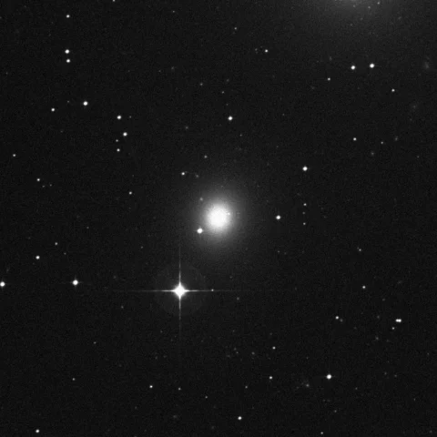 Imagem de referência (DSS2) de NGC 1404 — objeto ainda não capturado no observatório