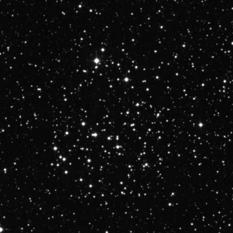 Imagem de referência (DSS2) de NGC 1513 — objeto ainda não capturado no observatório