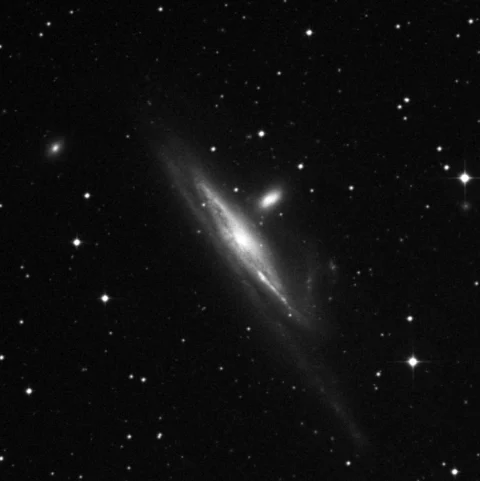 Imagem de referência (DSS2) de NGC 1532 — objeto ainda não capturado no observatório