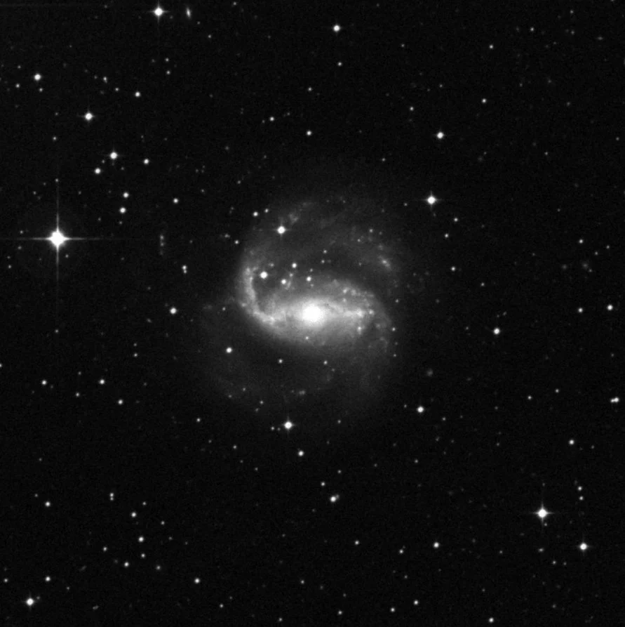 Imagem de referência (DSS2) de NGC 1672 — objeto ainda não capturado no observatório