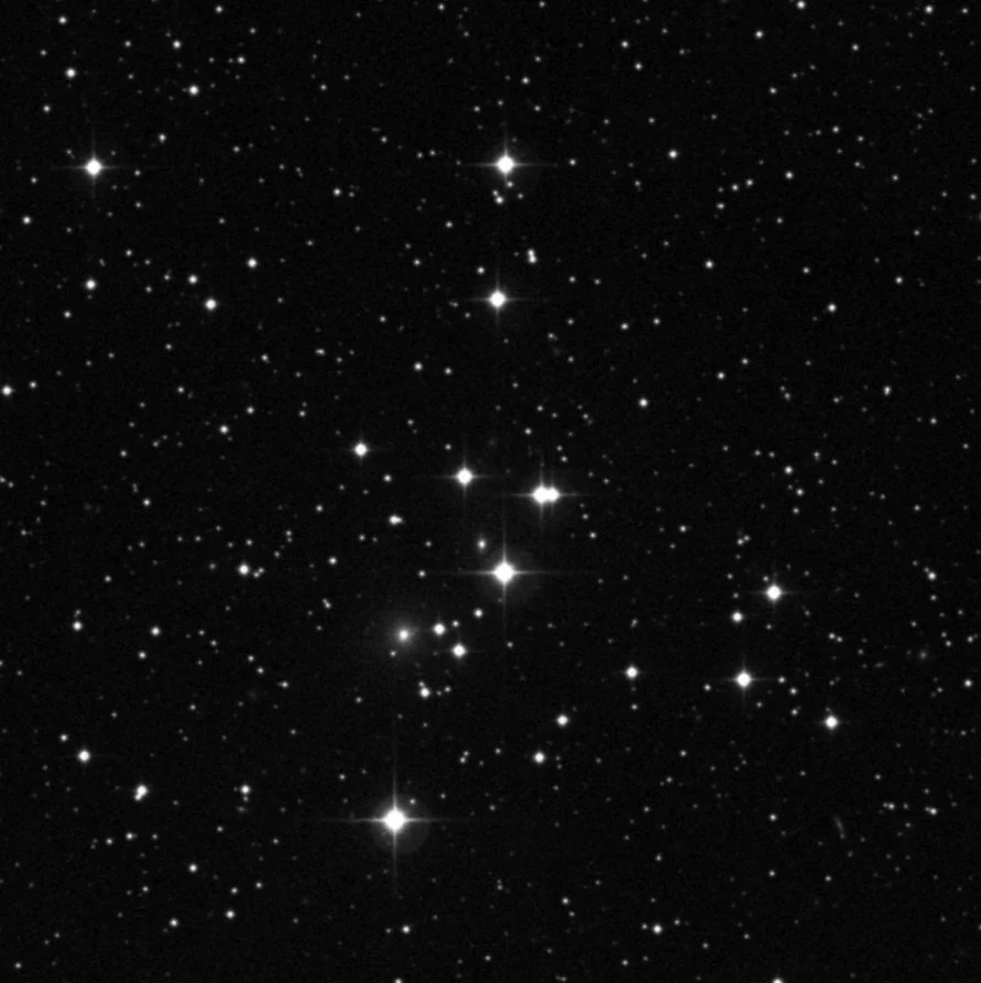 Imagem de referência (DSS2) de NGC 1807 — objeto ainda não capturado no observatório