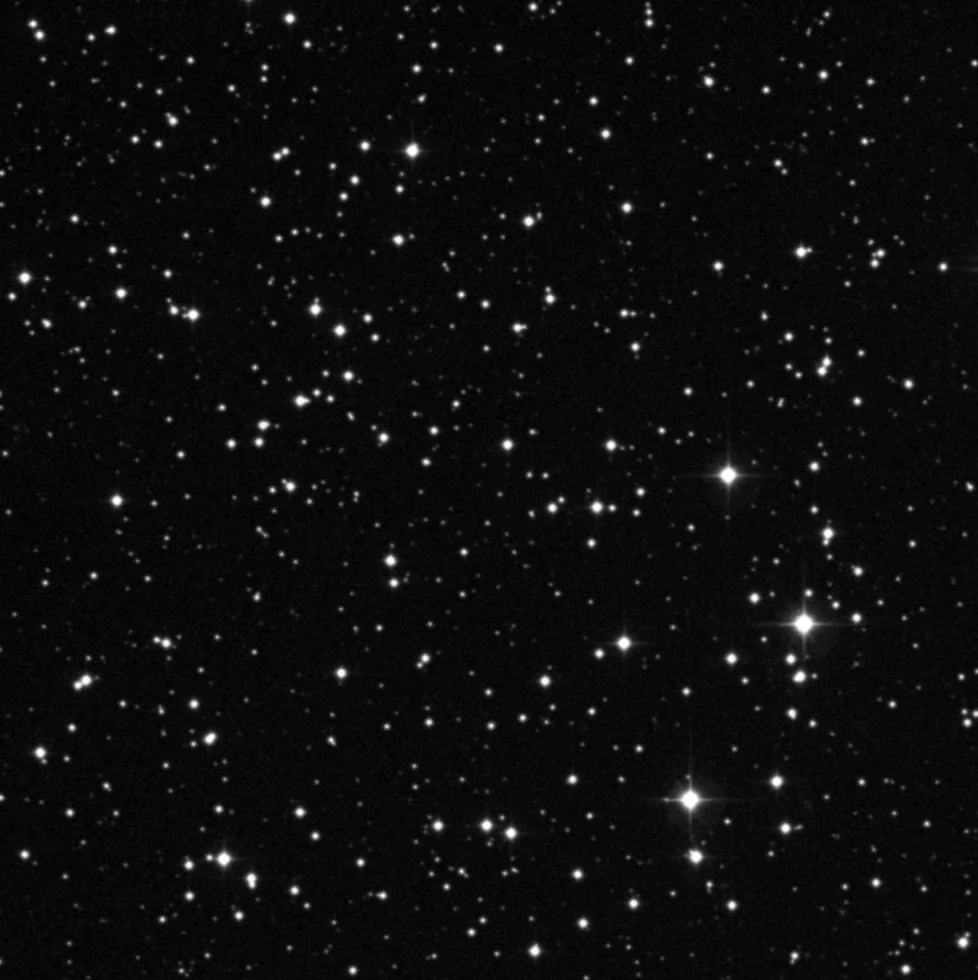 Imagem de referência (DSS2) de NGC 1817 — objeto ainda não capturado no observatório