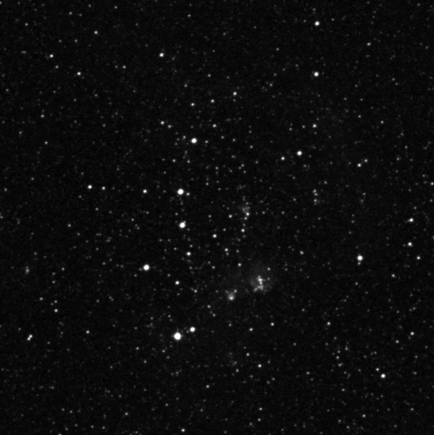Imagem de referência (DSS2) de NGC 1820 — objeto ainda não capturado no observatório