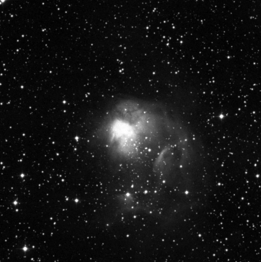 Imagem de referência (DSS2) de NGC 1931 — objeto ainda não capturado no observatório