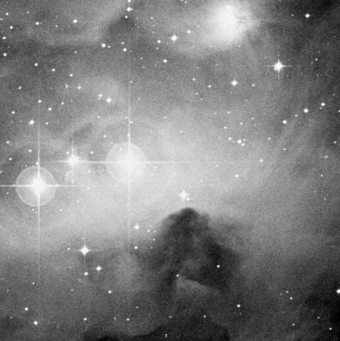 Imagem de referência (DSS2) de NGC 1977 — Nebulosa do Homem Correndo — objeto ainda não capturado no observatório