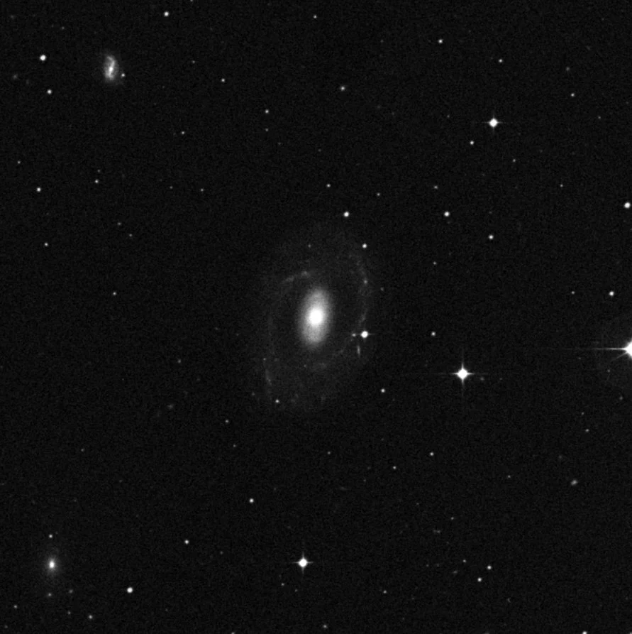 Imagem de referência (DSS2) de NGC 210 — objeto ainda não capturado no observatório