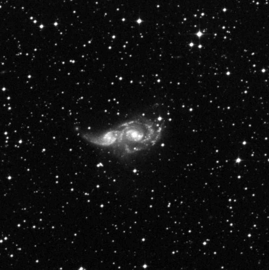 Imagem de referência (DSS2) de NGC 2207 — objeto ainda não capturado no observatório