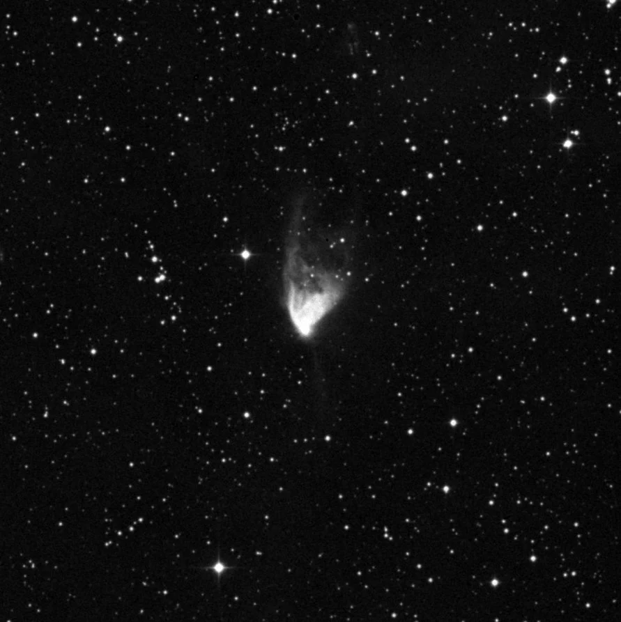 Imagem de referência (DSS2) de NGC 2261 — Nebulosa Variável de Hubble — objeto ainda não capturado no observatório