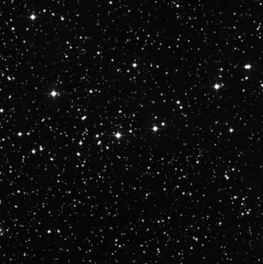 Imagem de referência (DSS2) de NGC 2319 — objeto ainda não capturado no observatório