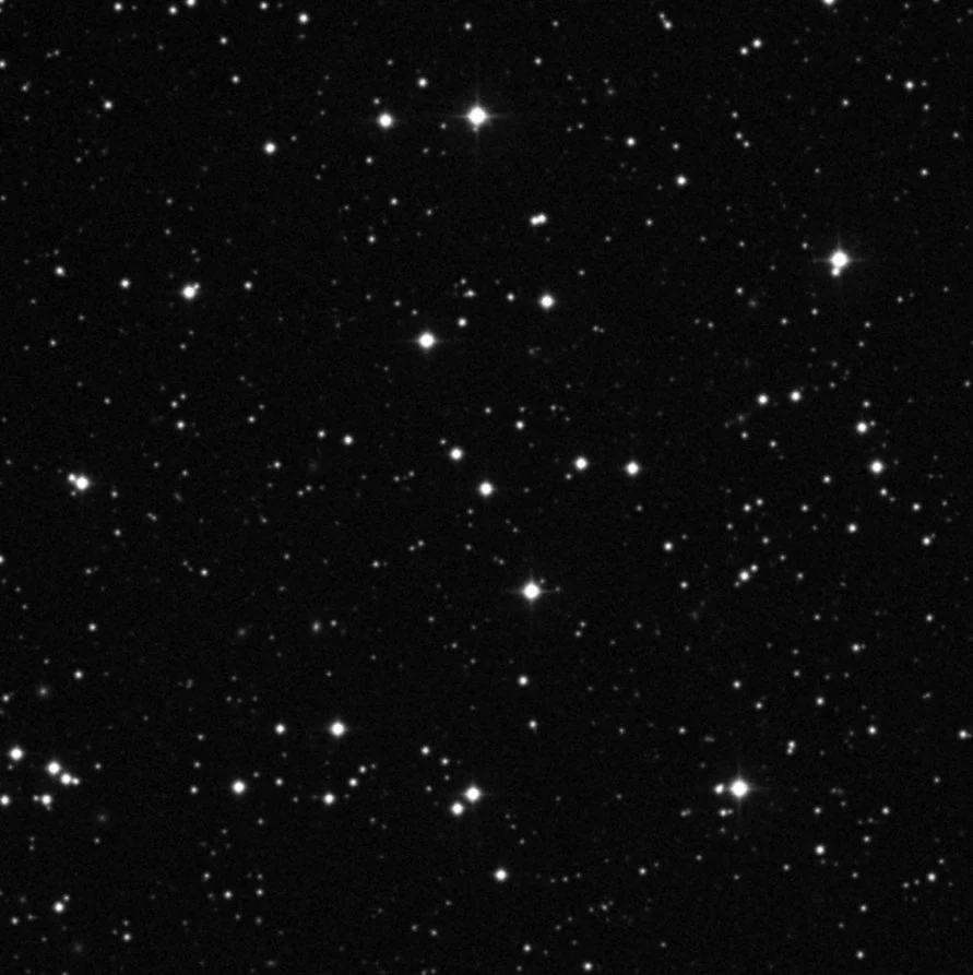 Imagem de referência (DSS2) de NGC 2331 — objeto ainda não capturado no observatório