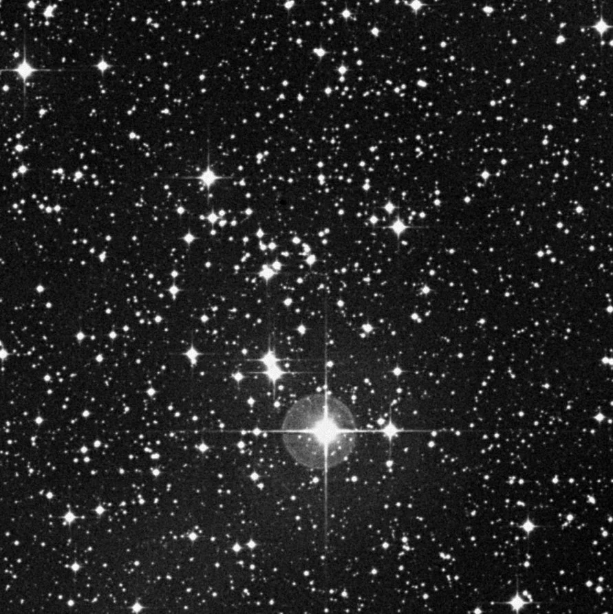 Imagem de referência (DSS2) de NGC 2353 — objeto ainda não capturado no observatório