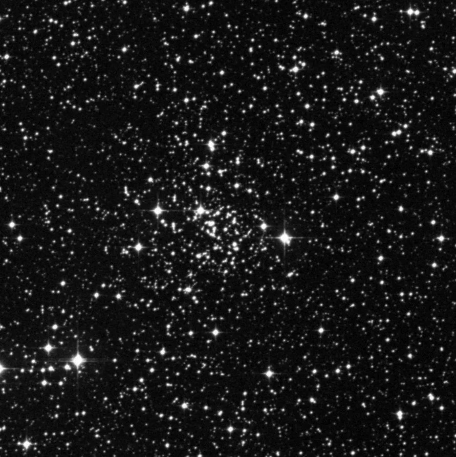 Imagem de referência (DSS2) de NGC 2383 — objeto ainda não capturado no observatório