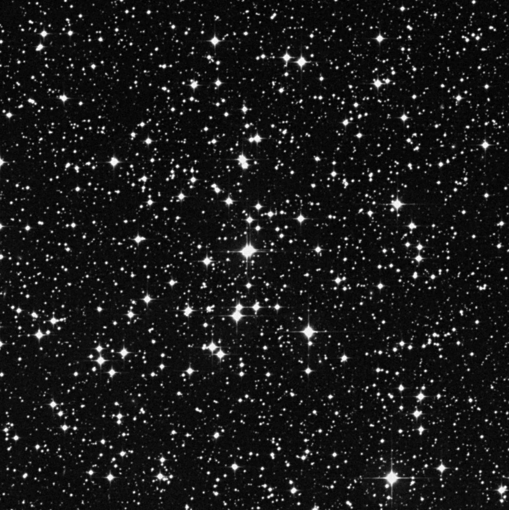 Imagem de referência (DSS2) de NGC 2423 — objeto ainda não capturado no observatório