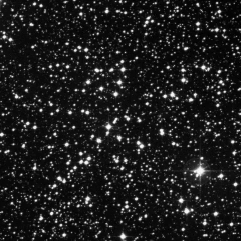 Imagem de referência (DSS2) de NGC 2482 — objeto ainda não capturado no observatório