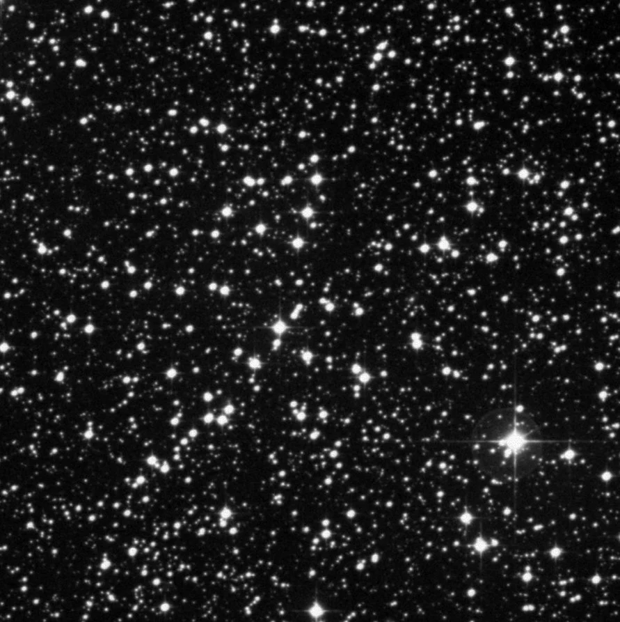 Imagem de referência (DSS2) de NGC 2482 — objeto ainda não capturado no observatório