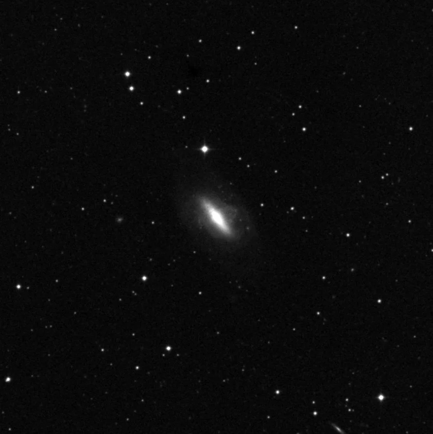 Imagem de referência (DSS2) de NGC 2685 — Helix Galaxy — objeto ainda não capturado no observatório