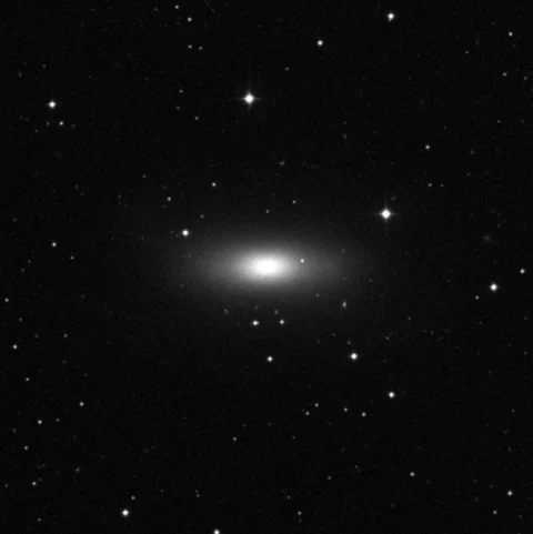 Imagem de referência (DSS2) de NGC 2768 — objeto ainda não capturado no observatório